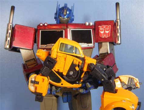 Masterforce UK: Hot Toys Optimus Prime Starscream Edition review