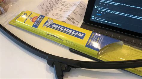 Installation Michelin wiper blade - YouTube