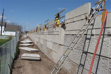 Precast Concrete Retaining Wall Panels