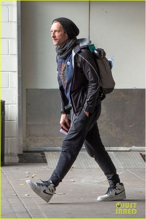 Chris Martin Flies Into New York City on Thanksgiving: Photo 4395673 ...