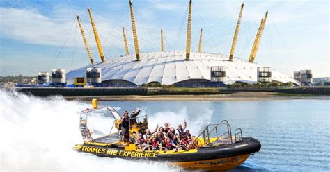 London: 70-minütige Thames Barrier RIB Speedboat Tour | GetYourGuide