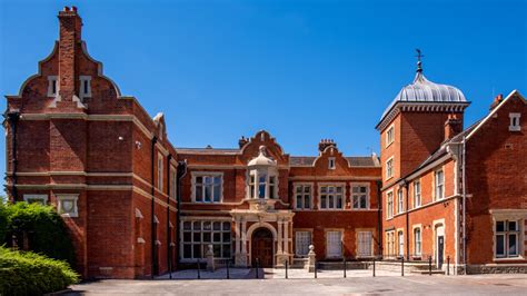 The Kent Register Office - Oakwood House, Maidstone - Maidstone | A Kentish Ceremony