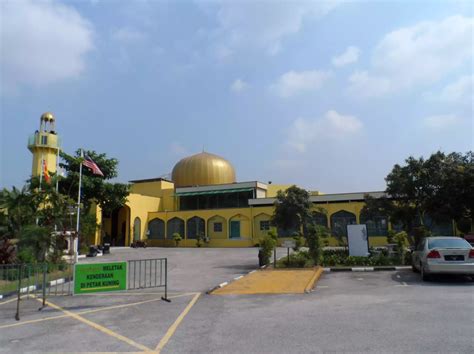 Masjid Darul Ehsan Subang Jaya - Masjid (Mosque) in Petaling Jaya | Halal Trip