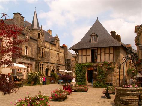 Fotos: Los 15 pueblos más bonitos de Francia | Farm village, France travel, Village