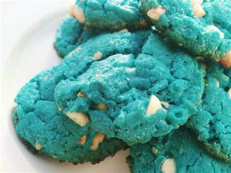 Blue & White Cake Mix Cookies (with white chocolate chips and macadamia ...