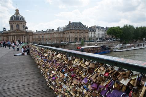 Paris removes 'love locks' on Pont des Arts bridge - Travelweek