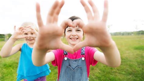 7 Way To Teach Your Children To Express Healthy Love And Affection