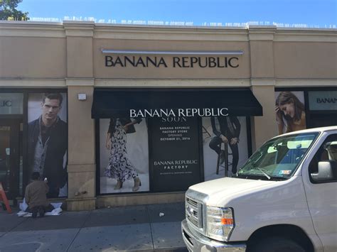 Edge of the City: Banana Republic Factory Store Opens