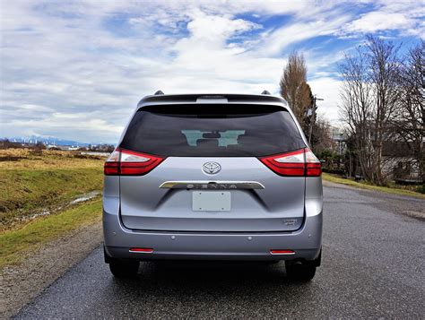 2017 Toyota Sienna XLE AWD Limited Road Test | The Car Magazine