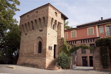 Castello di Santa Vittoria d'Alba (Cn)Piemonte-Italy | Hotel, Piedmont italy, Piedmont