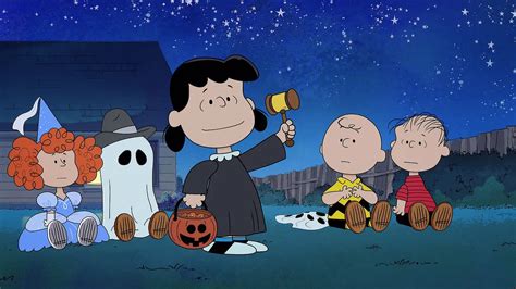 Download Charlie Brown Halloween Night Wallpaper | Wallpapers.com