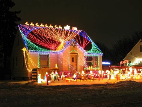 Unusual roof ornaments from awesome Outdoor Christmas lights idea ...