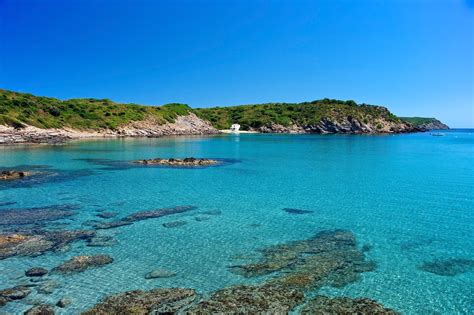 Luoghi di Minorca: Es Grau (il paesino e la spiaggia) | Island beach, Balearic islands, Menorca ...