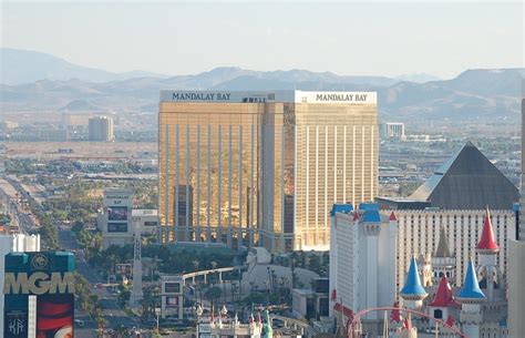 Mandalay Bay Hotel & Casino (Las Vegas, 1999) | Structurae