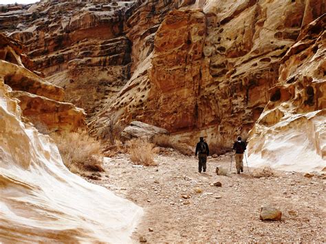 Hiking Crack Canyon (San Rafael Swell) - Utah Stories