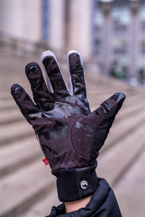 Winter Photography Glove Roundup | B&H Explora