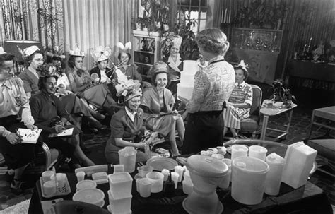 Photos of Tupperware Parties From the Past