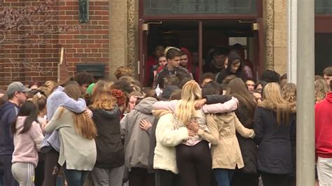 Mishawaka High School students walk out of class to honor student found dead | WSBT