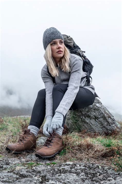 Outdoor Style | Hiking outfit women, Outdoor wear women, Womens outdoor ...