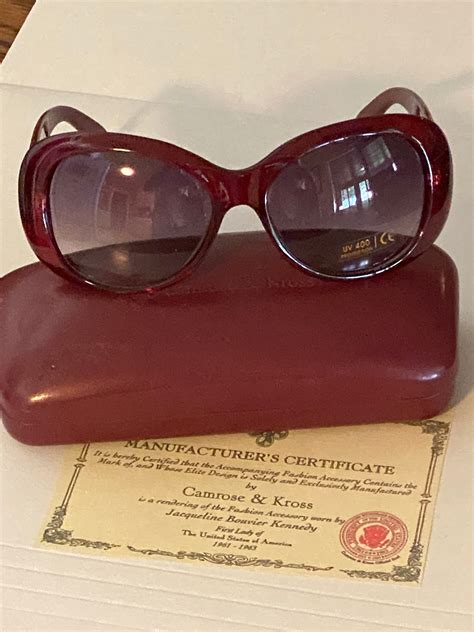 Jackie Kennedy Sunglasses with Rounded Corners in Hard Case - WINE