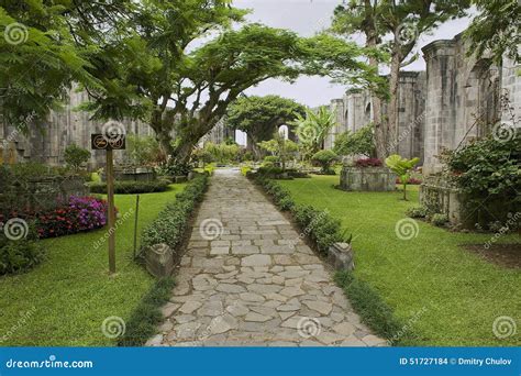 Exterior Of The Ruins Of The Santiago Apostol Cathedral In Cartago ...