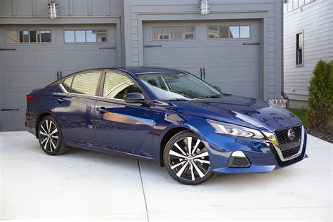 Nissan Altima: Which Should I Buy, 2020 or 2021? | Cars.com