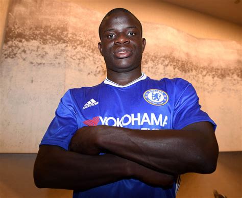 N'Golo Kante: Star signing poses with Chelsea shirt for the first time | Daily Star