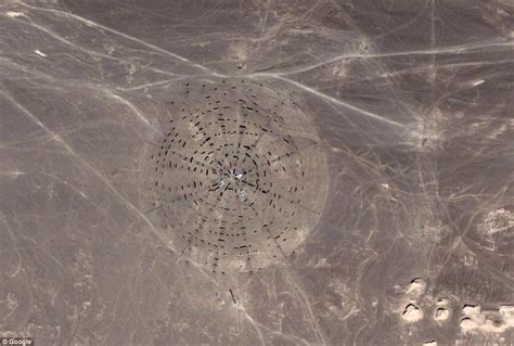 Gobi desert images: Google Maps satellite spots bizarre structures in China | Daily Mail Online