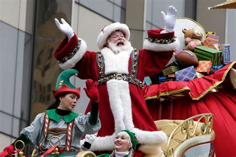 Santa Claus Macy's Parade 2024 - Karon Pennie