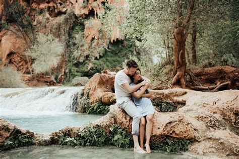 A 10-Mile Hike to Havasu Falls was Worth the Trek for these Engagement ...