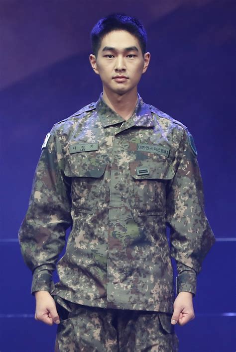 SHINee's Onew completes military service