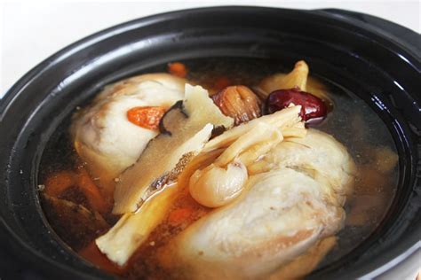 Double-Boiled Herbal Chicken Soup | Foodelicacy