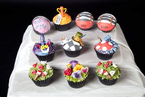 Alice in Wonderland Cupcakes! | Alice in wonderland cupcakes, Alice in wonderland disney, Food