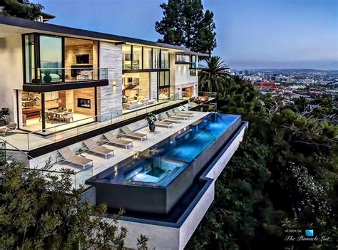 A Modern California House With Spectacular Views