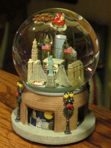 NYC Snowglobe | Snow globes, Christmas globes, Nyc snow globe