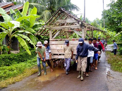 Bentuk Interaksi Sosial: Kerjasama - Gurugeografi.id