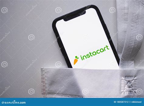 Instacart App Logo on the Smartphone Screen. Editorial Photography - Image of customer, name ...