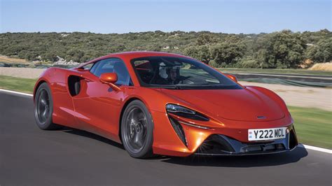 2023 McLaren Artura Review: McLaren’s First V6 Silences Any Non-Believers