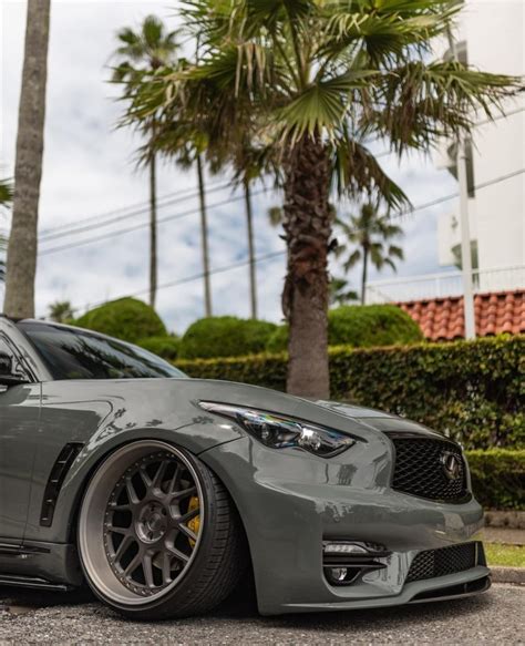 Infiniti FX35 with Custom Unique Body Kits