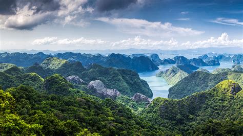 Scenic view over Hạ Long Bay from Cát Bà Island, Vietnam | Windows Spotlight Images