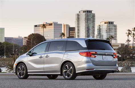 Best Minivans for Families | U.S. News