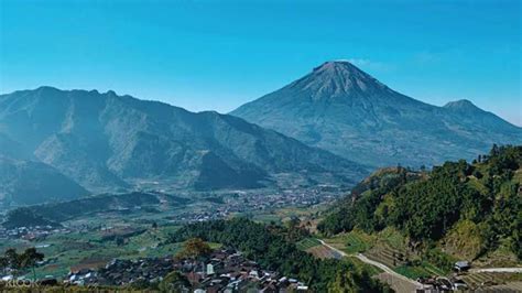 2D1N Sikunir Sunrise, Dieng Plateau and Borobudur Temple Tour Tour from ...