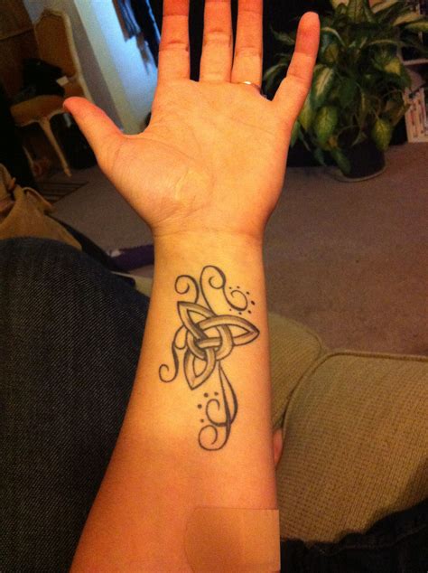 Pin by Trinity Smith on Tattoo | Celtic knot tattoo, Knot tattoo, Irish ...