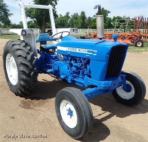 Ford 4600 tractor in Kinsley, KS | Item FH9924 sold | Purple Wave