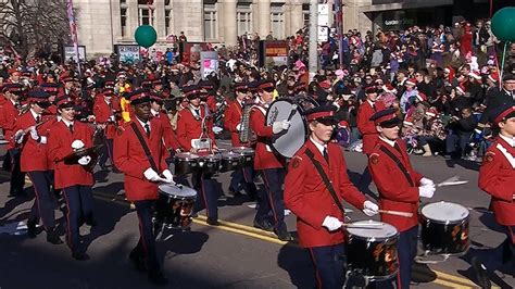 Toronto welcomes Santa to town during annual parade | CTV Toronto News