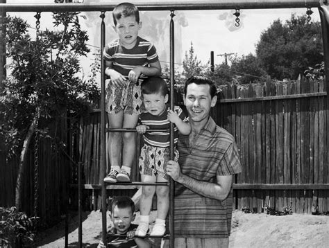 10 Charming Photos of Johnny Carson at Home with His Wife and Sons in ...