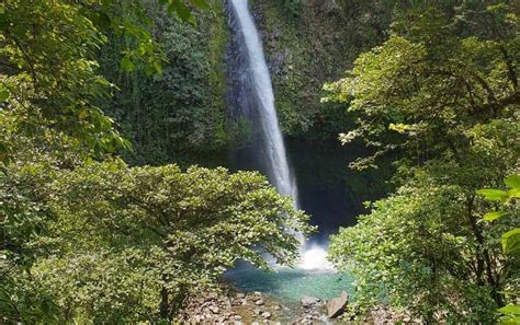 The La Fortuna Waterfall: The ULTIMATE Hike and Swim Guide