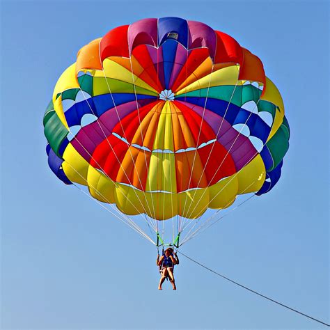 Parasailing in Destin – Gravity-Defying Thrills and Bird's-Eye Views