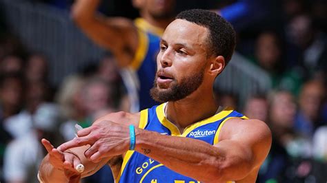 Ex-estrela da NBA coloca Stephen Curry entre os 10 maiores da história