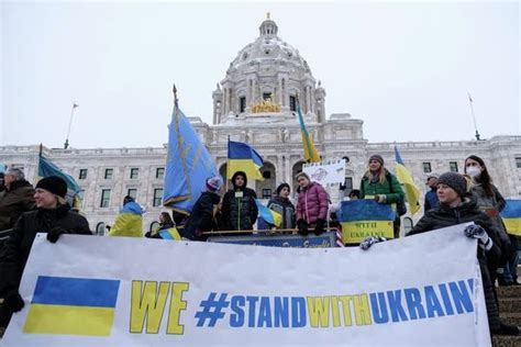 Capitol rally crowd urges stronger action in solidarity with Ukraine | MPR News